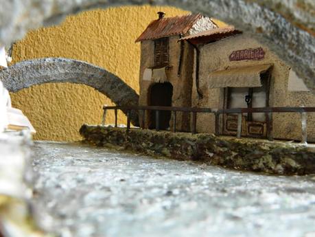 La vecchia Milano dei Navigli...quando si lavava a mano... - Riproduzione in miniatura