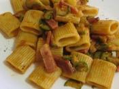 Pasta zucchine speck, olive pomodoro