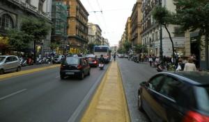 napoli-blocco-traffico-28-aprile