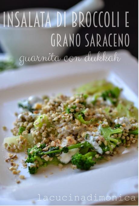 insalata di broccoli e grano saraceno guarnita con dukkah