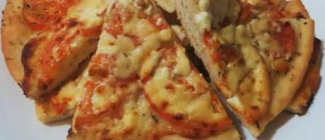 Focaccia con stracchino e pomodoro