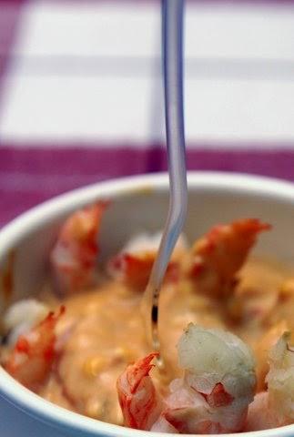 Un classico rivisitato: Cocktail di piccoli scampi con salsa rosa al rum alla vaniglia