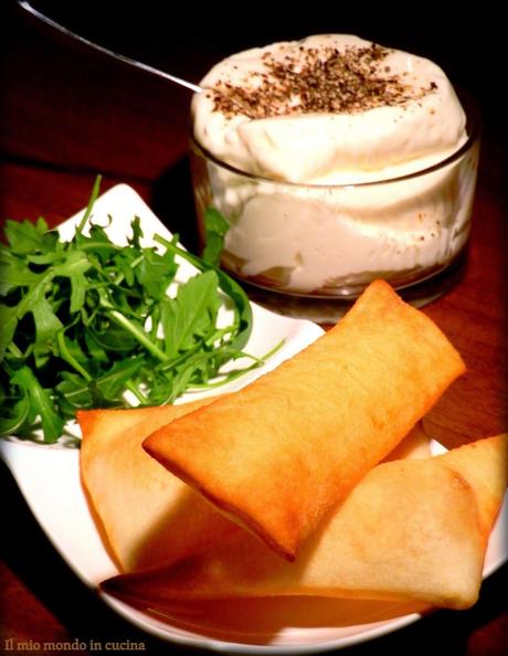 TORTA FRITTA  con squacquerone e rucola