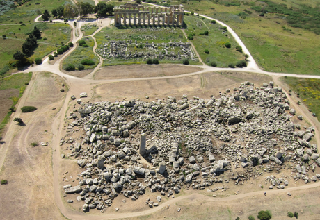 Archeologia: scoperta la più grande industria di ceramiche greche