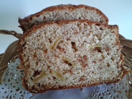 PLUMCAKE CON MELE E AMARETTI