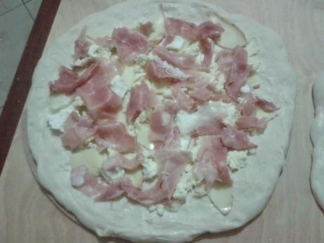 PIZZA CON LIEVITO MADRE AD IMPASTO DIRETTO A LUNGA LIEVITAZIONE