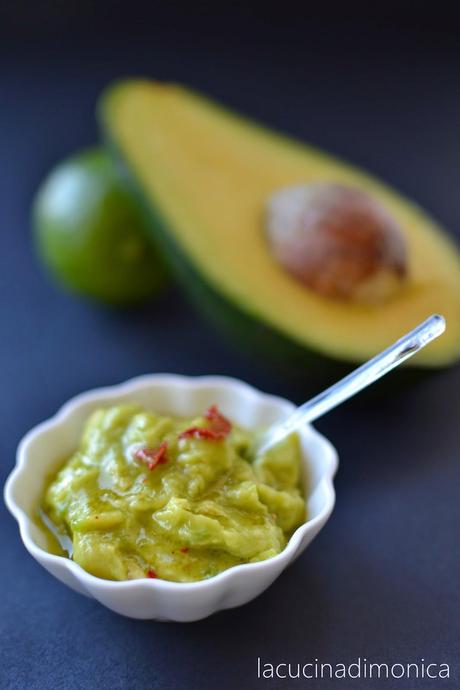 dip di avocado,lime e peperoncino