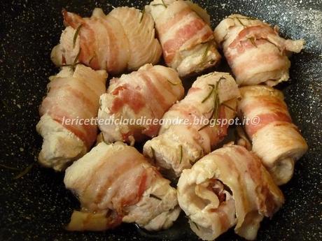 Rotolini di tacchino con pancetta affumicata, ricetta veloce