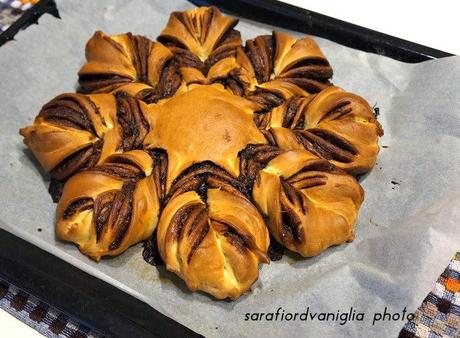 Fiore di pan brioche con crema alla nocciola