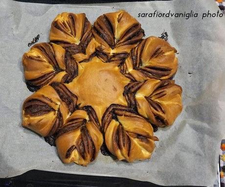 Fiore di pan brioche con crema alla nocciola