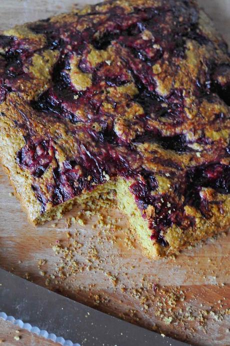 Torta di fiocchi d'avena e confettura di cranberries