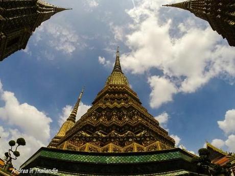 Wat Pho, i Phra Maha Chedi oltre il Buddha...