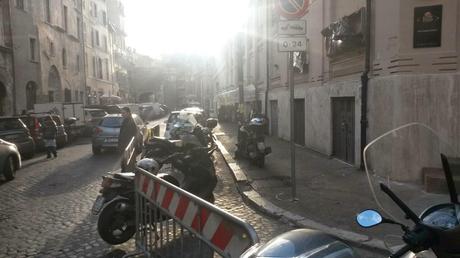 Scandalo, scempio e pericolo al Ghetto. Ecco che fine hanno fatto i divieti anti terrorismo nella strombazzata area chiusa e vigilata. Ma allora c'è un rischio attentati o no?