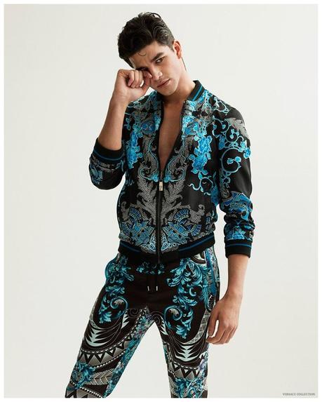 Versace Collezione Primavera Estate 2015 Look Book Tarik Lakehal 003 Versace Collection Abbraccia sartoria elegante con Splashy Stampe per la primavera 2015 Mens Collezione