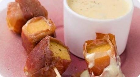 Spiedini di polenta e prosciutto con fonduta di gorgonzola