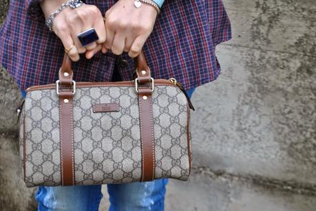 outfit jeans skinny camicia a  quadretti maglione blu outfit maglione e camicia outfit jeans e tacchi outfit invernali da donna outfit invernali casual outfit camicia a quadri come abbinare la camicia a quadri borsa bauletto di gucci decollete guess cuoio marrone come abbinare le scarpe marroni outfit scarpe marroni come abbinare il maglione blu outfit blu come abbinare il blu mariafelicia magno colorblock by felym mariafelicia magno fashion blogger color-block by felym fashion blog italiani blogger italiane di moda ragazze bionde acconciatura treccia laterale collana majique winter outfits jeans and heels how to wear jeans and heels outfit swearter and shirt blue sweater italian fashion bloggers fashion bloggers italy blonde girls guess luca barra gucci pimkie fornarina girls 