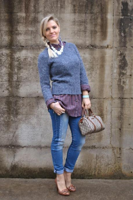 outfit jeans skinny camicia a  quadretti maglione blu outfit maglione e camicia outfit jeans e tacchi outfit invernali da donna outfit invernali casual outfit camicia a quadri come abbinare la camicia a quadri borsa bauletto di gucci decollete guess cuoio marrone come abbinare le scarpe marroni outfit scarpe marroni come abbinare il maglione blu outfit blu come abbinare il blu mariafelicia magno colorblock by felym mariafelicia magno fashion blogger color-block by felym fashion blog italiani blogger italiane di moda ragazze bionde acconciatura treccia laterale collana majique winter outfits jeans and heels how to wear jeans and heels outfit swearter and shirt blue sweater italian fashion bloggers fashion bloggers italy blonde girls guess luca barra gucci pimkie fornarina girls 