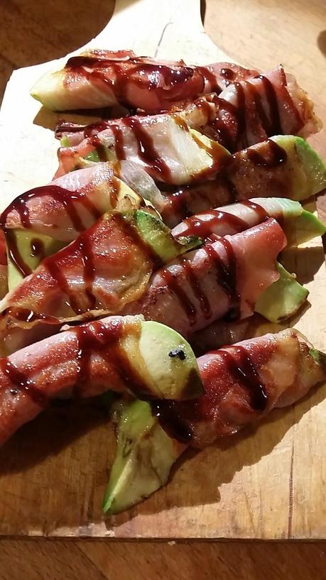 Spicchi croccanti di avocado e speck