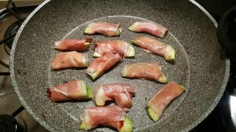 Spicchi croccanti di avocado e speck