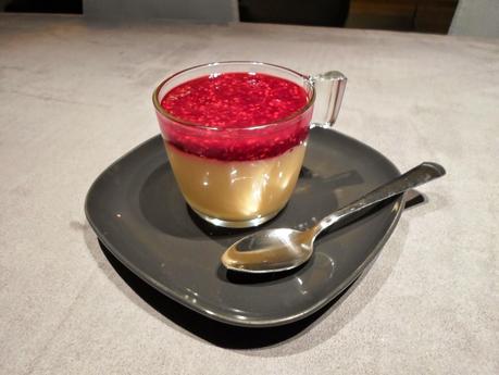 BUDINO ALLA VANIGLIA CON GELATINA DI LAMPONI