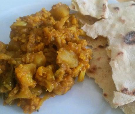 Curry di cavolfiore e patate con paratha