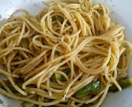 Spaghetti alle zucchine con il pesto