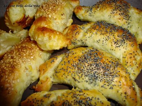 Cornetti salati con scarola e mozzarella