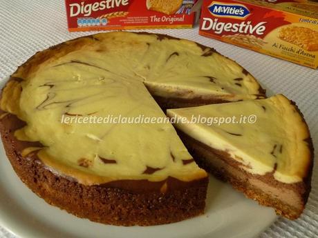 Cheesecake ai tre cioccolati, al forno