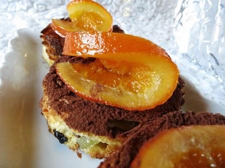 Medaglioni di panettone, arancia candita e cioccolato