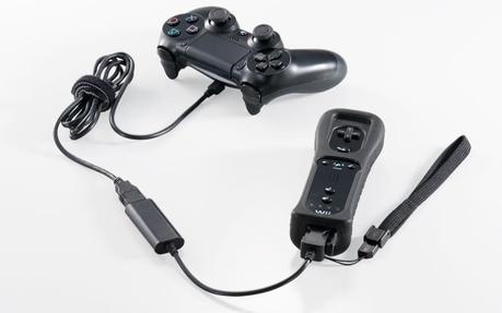 Un interessante adattatore per utilizzare un controller DualShock 4 con Wii U - Notizia