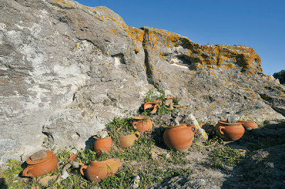 Archeologia. I Tofet: gli antichi cimiteri per bambini.