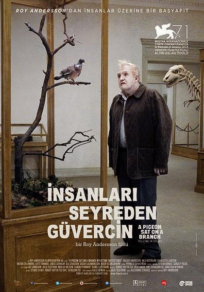Un piccione seduto su un ramo riflette sull'esistenza - Roy Andersson (2014)