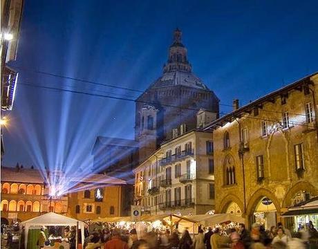 PAVIA. Tutto pronto per un weekend di cioccolato: l’appuntamento per i golosi è in piazza Vittoria.