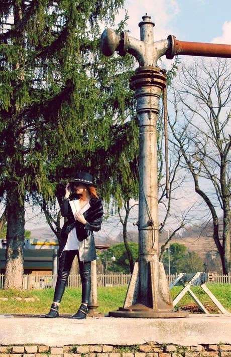 Outfit: Leggings in pelle, tshirt bianca e i miei nuovi occhiali Hunters