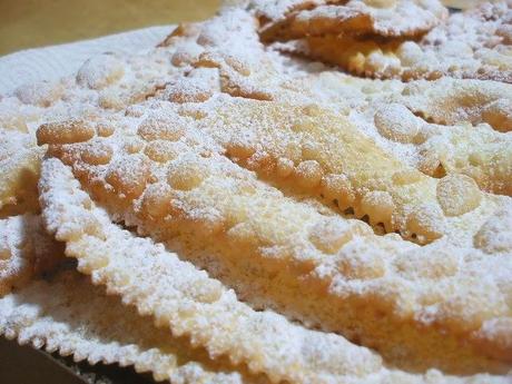 Tagliatelle dolci fritte e fiocchetti: a tutto Carnevale!!!!!