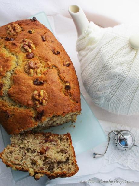 Banana, date & walnut bread (Torta di banane, datteri e noci)