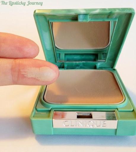 Fondotinta Minerali: Clinique Almost Powder Makeup