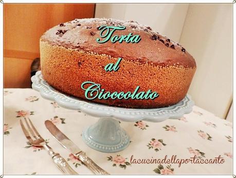 Torta al cioccolato, senza lattosio e cotta nel fornetto sul fornello / Chocolate cake, lactose and cooked in the oven on the stove Torta al cioccolato, senza lattosio e cotta nel fornetto sul fornello / Chocolate cake, lactose and cooked in the oven on the stove