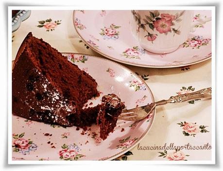 Torta al cioccolato, senza lattosio e cotta nel fornetto sul fornello / Chocolate cake, lactose and cooked in the oven on the stove