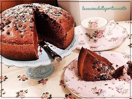 Torta al cioccolato, senza lattosio e cotta nel fornetto sul fornello / Chocolate cake, lactose and cooked in the oven on the stove Torta al cioccolato, senza lattosio e cotta nel fornetto sul fornello / Chocolate cake, lactose and cooked in the oven on the stove