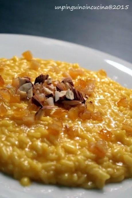 Risotto alla milanese con arancia candita e mandorle croccanti 