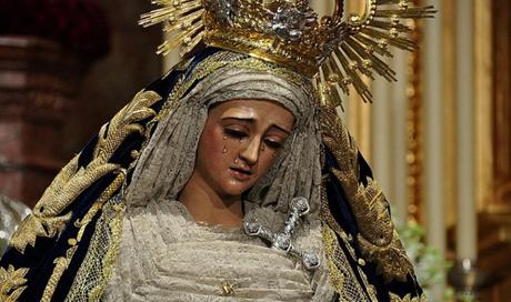 La Virgen del Mayor dolor è la star dell'hermandad del Gran Poder, che dall'1 alle 8 della Madrugada anima le strade di Siviglia. 