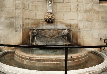 Fontana piazza Capo di Ferro 6