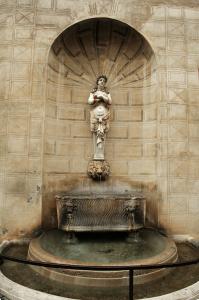 Fontana piazza Capo di Ferro 01