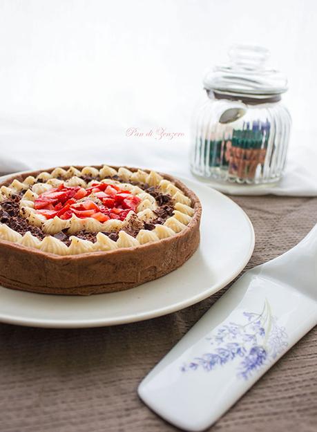 crostata fragole, cioccolato e crema di mandorle