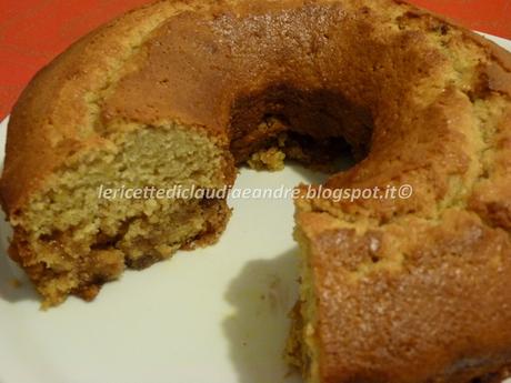 Torta soffice con fichi e cioccolato bianco all'acqua