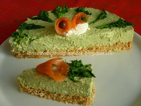 Cheesecake salato con cime di rapa e salmone affumicato