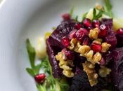 Barbabietola rossa insalata noci, porri, rucola spezie ispirazioni georgiane nell’aria