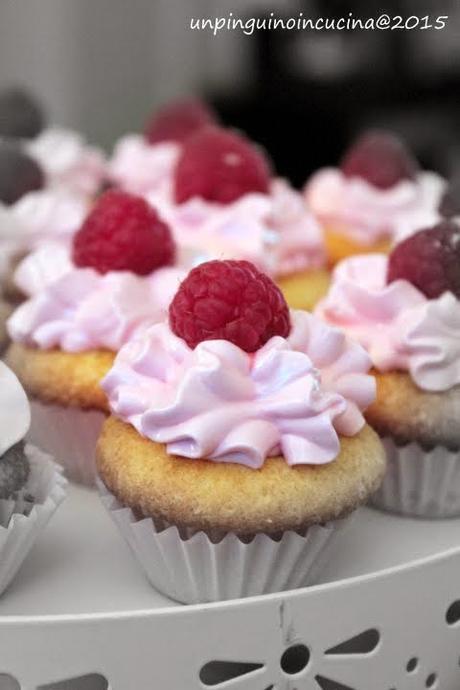 Mini cupcake allo spumante con lamponi