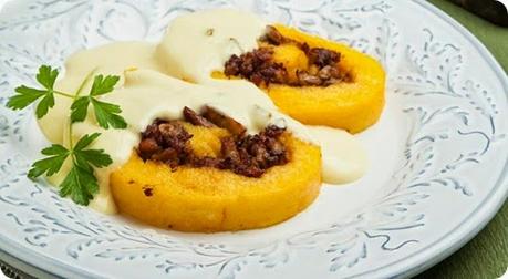 Strudel di polenta alla salsiccia e porcini